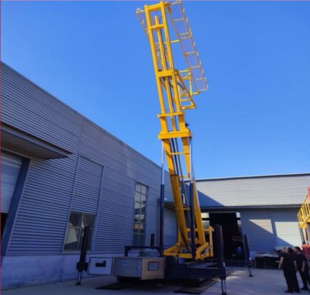 履带式自行走高空举升制瓦设备